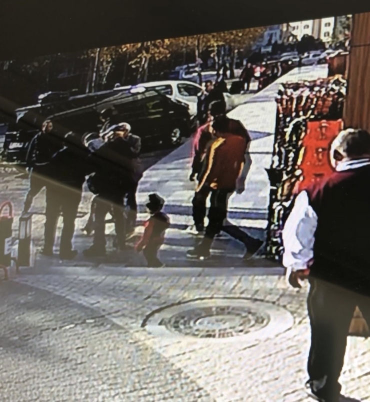 Haraç Almak İçin Geldiler, Dayak Yeyip Gittiler