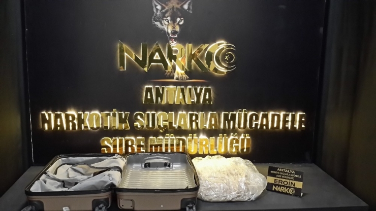 Antalya Havalimanında Uyuştucu Operasyonu