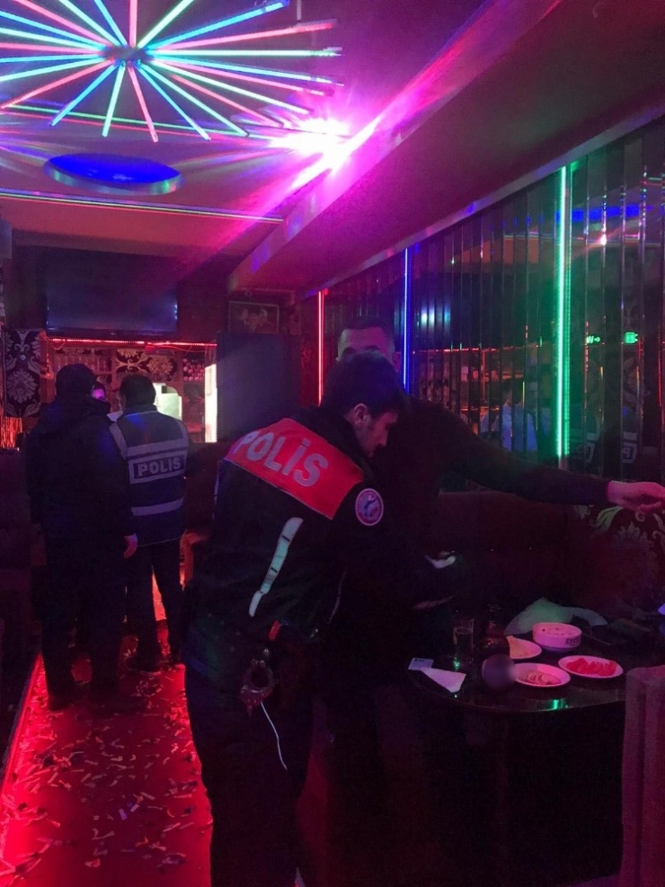 Bursa’da Polisinden Umuma Açık Mekanlarda Denetim