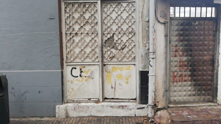 20 Bin Tl Değerindeki Sandalye Ve Malzemeyi Alıp Gittiler