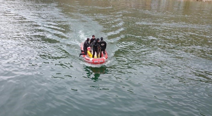 Nehire Düşen Sürücü 13 Gündür Aranıyordu, Cansız Bedenine Ulaşıldı