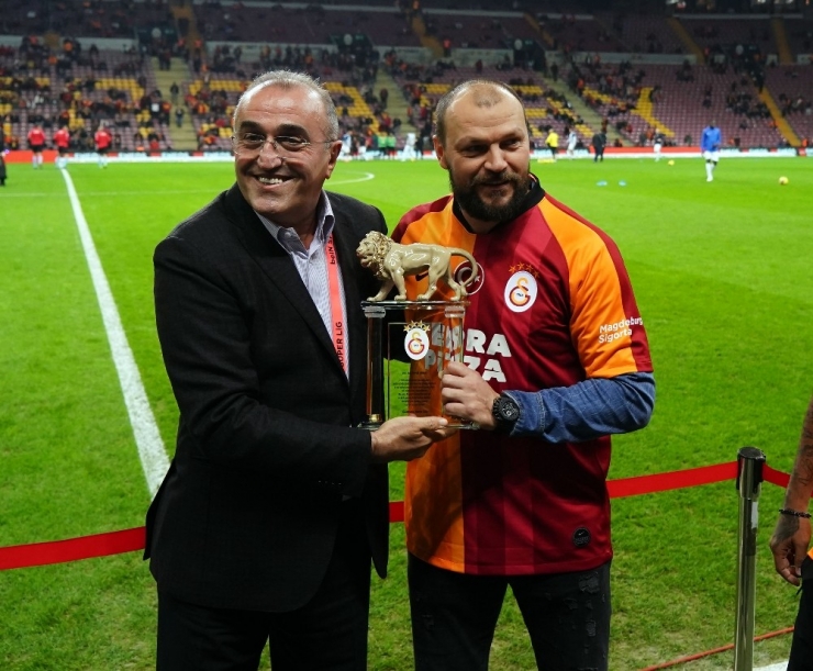 Felipe Melo Ve Tomas Ujfalusi’ye Plaket