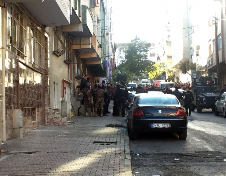 Cezaevi Firarisi Polise Ateş Açtı, Annesini Yaraladı