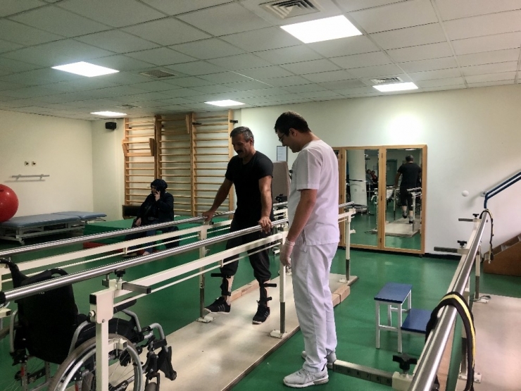 Omurilik Felci Geçiren Terör Mağduru Adam Robotik Cihaz İle Ayağa Kalktı