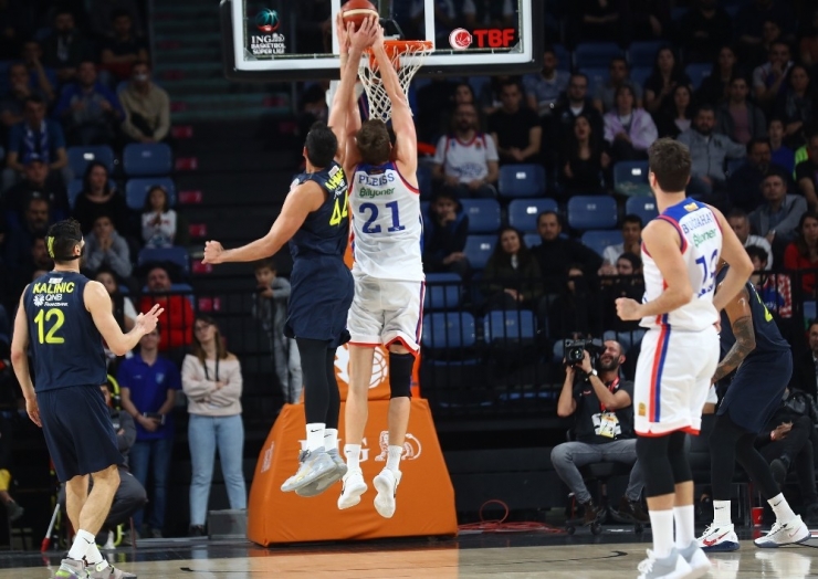 Ing Basketbol Süper Lig: Anadolu Efes: 79 - Fenerbahçe Beko: 66