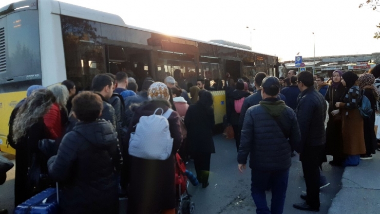 Aksaray- Yenikapı Arasında Metro Raydan Çıktı İddiası