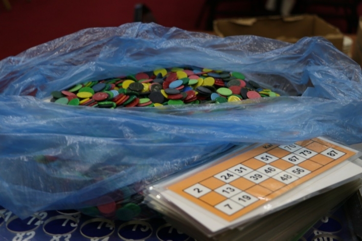 İzmir’de Sendikaya Suç Üstü Kumar Baskını: 101 Kişi Yakalandı