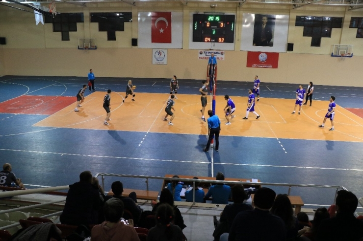 Kurumlar Arası Voleybol Turnuvası Büyük İlgi Görüyor