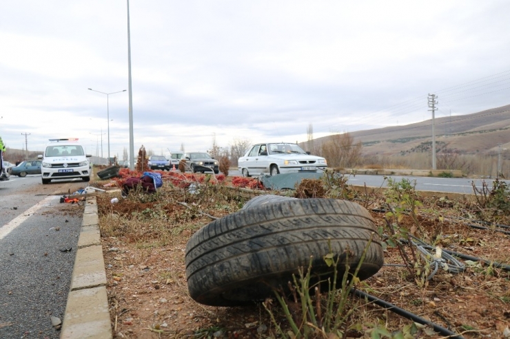 Cenazeye Giden Aile Kazada Yok Oldu