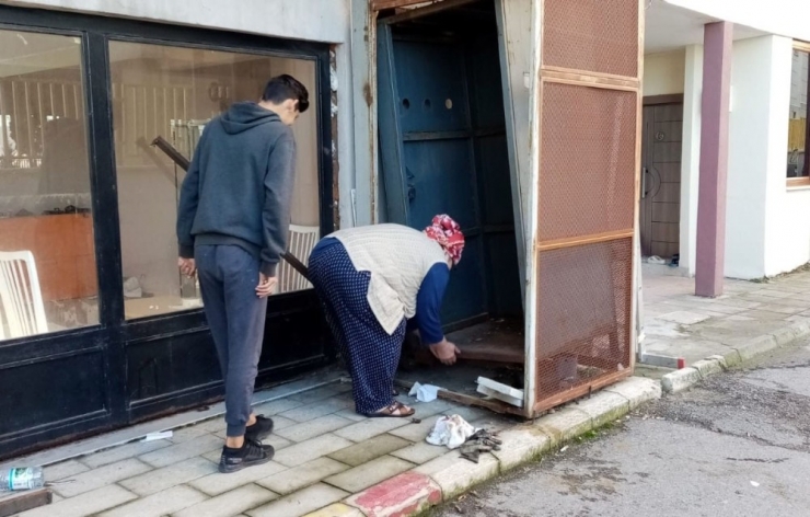 Kaçak Asansörü Tamir Ederken Ölümden Döndü