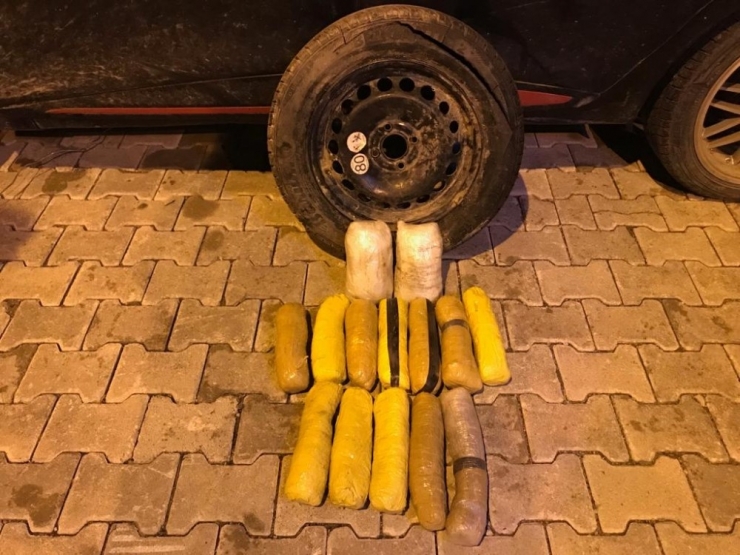 Stepne Lastiği İçerisine Gizlenen Uyuşturucu Şila’ya Takıldı