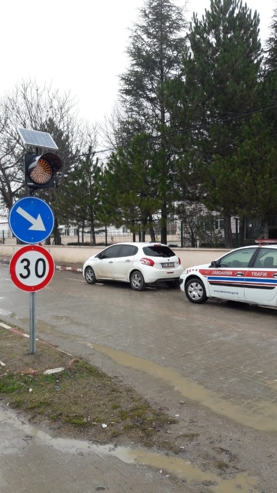 Şuhut’ta Trafik Işık Levhaları Değiştirildi