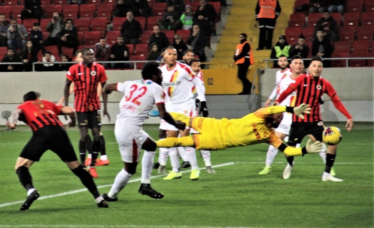 Süper Lig: Gençlerbirliği: 2 - Göztepe: 1 (İlk Yarı)