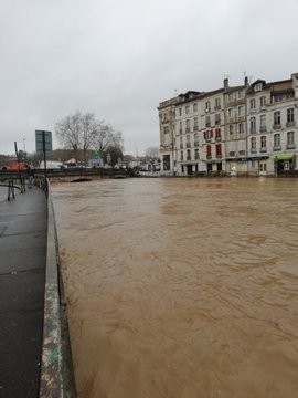 Fransa’da Sel Felaketi: 2 Ölü, 5 Yaralı