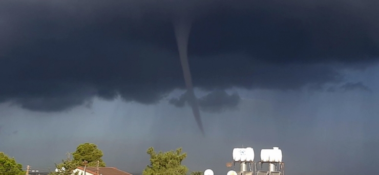 Kktc’de Hortum Paniğe Neden Oldu