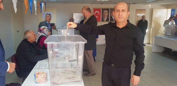 Ak Parti Efeler Delegeleri Belirlemek İçin Sandığa Gitti