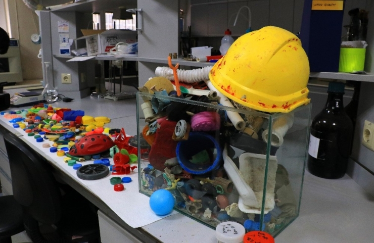 Sahiller Plastik Çöplüğü