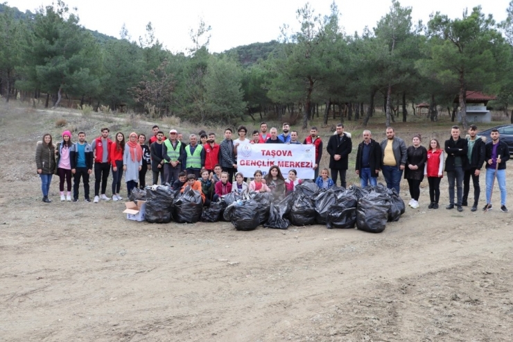 Sosyal Bilinç Oluşturmak İçin Çevre Temizliği Yaptılar