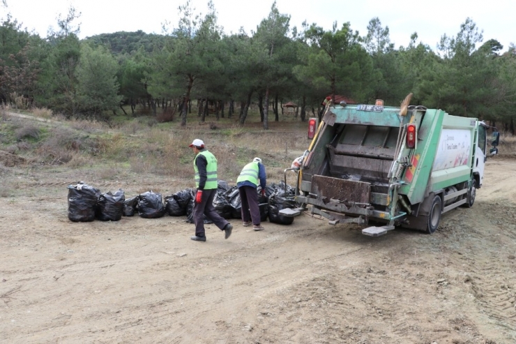 Sosyal Bilinç Oluşturmak İçin Çevre Temizliği Yaptılar