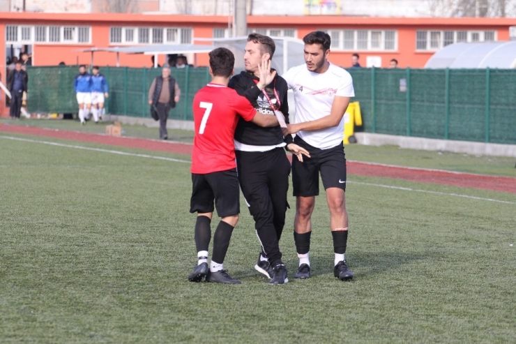 Amatör Maçta Trajikomik Olay