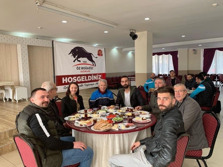 Başkan Tekin, Sporcular Ve Yöneticilerle Bir Araya Geldi