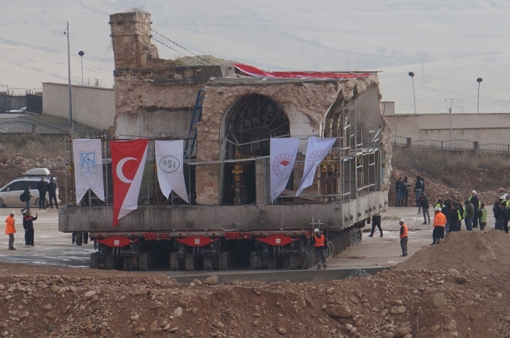 Er-rızk Camii Yeni Yerine Ulaştı