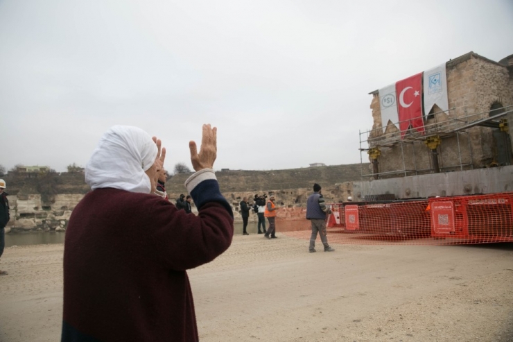 Hasankeyf’te Son Tarihi Eser Dualarla Taşındı