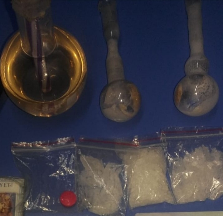 Üzerlerlerinden Uyuşturucu Çıktı