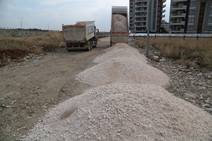 Haliliye Belediyesi, Yol Yapım Çalışmalarını Sürdürüyor