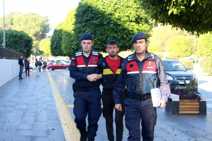 16 Yaşındaki Kız Başından Ve Karnından Vurulmuş Halde Yol Kenarında Bulundu