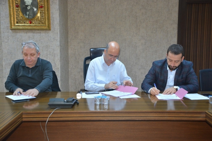 İzmit Belediyesi’nde Pazar Yerlerinin Devri Görüşüldü