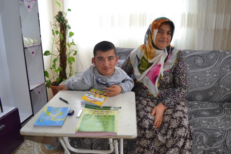 Cam Kemik Hastası Selahattin’in Hayali Doktor Olmak