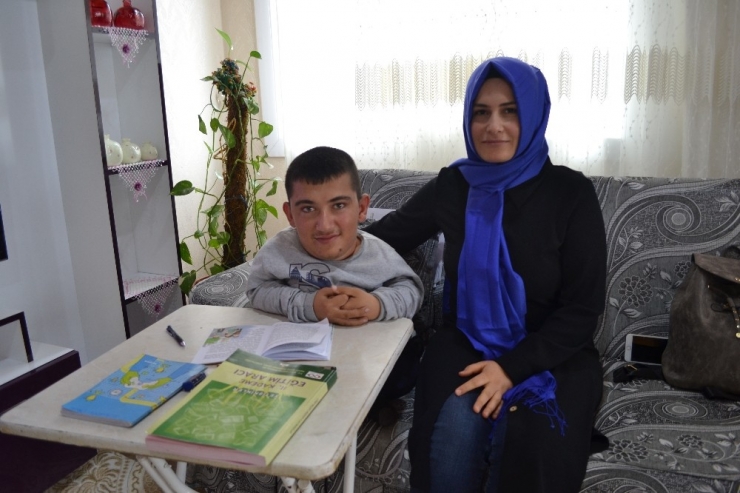 Cam Kemik Hastası Selahattin’in Hayali Doktor Olmak