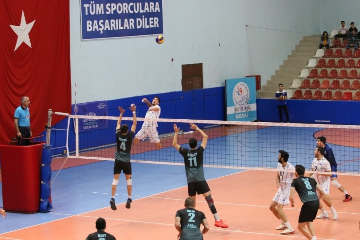 Kağıtspor Voleybol Erkek Takımı’ndan Önemli Galibiyet