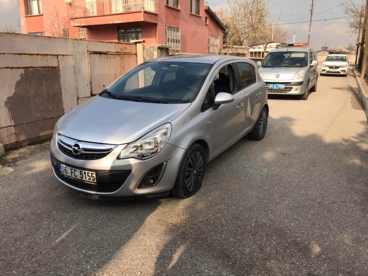 Polisten Kaçan Hırsızlık Şüphelisi Polis Aracına Çarpıp Yaya Olarak Kaçtı