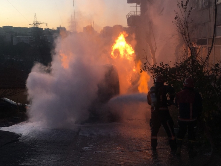 Damperi Elektrik Tellerine Takılan Kamyon Alev Alev Yandı