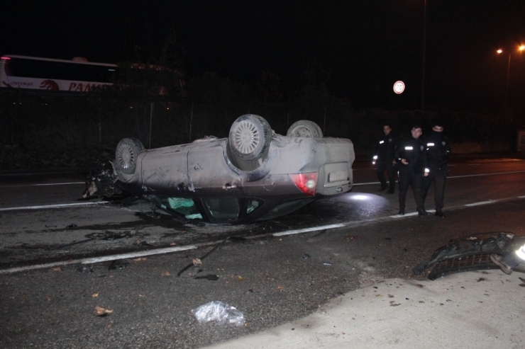 Kontrolden Çıkan Otomobil Ağaca Çarparak Devrildi: 2 Yaralı