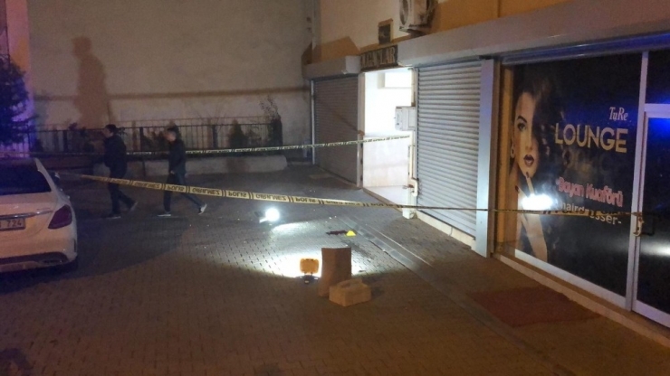 9. Kattan Düşen Kadın Ağır Yaralandı