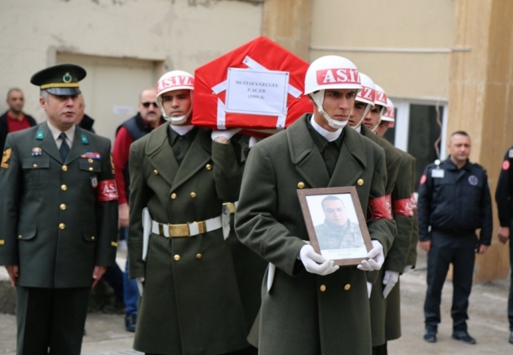 Vatani Görevini Yaparken Hayatını Kaybetti