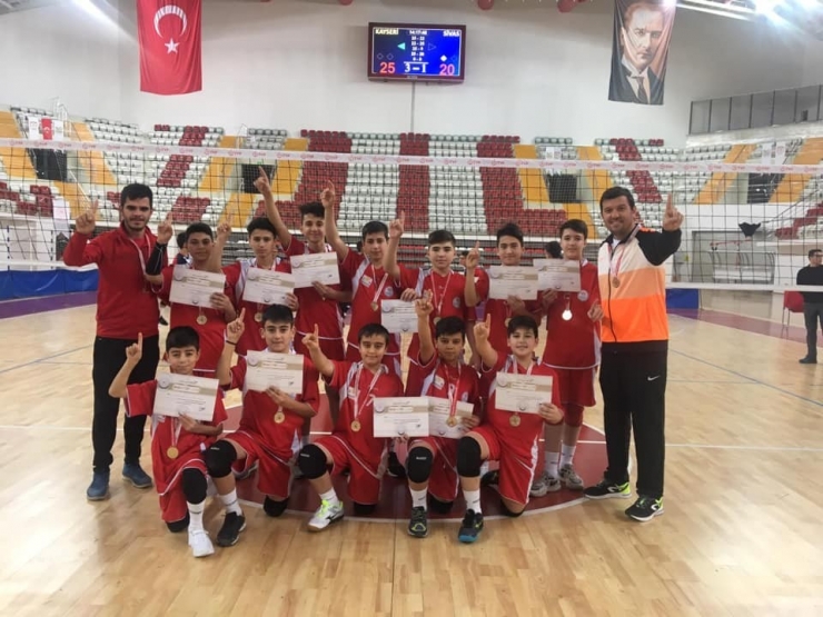 Analig Voleybol Takımları Çeyrek Finalde