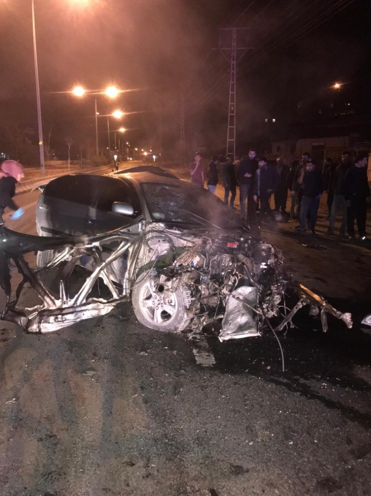 Van’da Trafik Kazası; 2 Yaralı