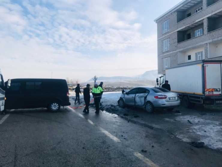 Van’da Trafik Kazası: 10 Yaralı