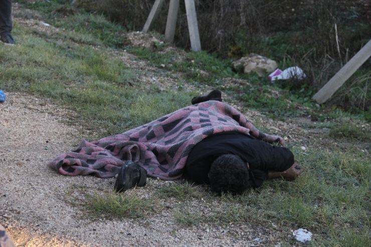 İple Boğarak Öldürdüler, Cesedi Yol Kenarına Attılar