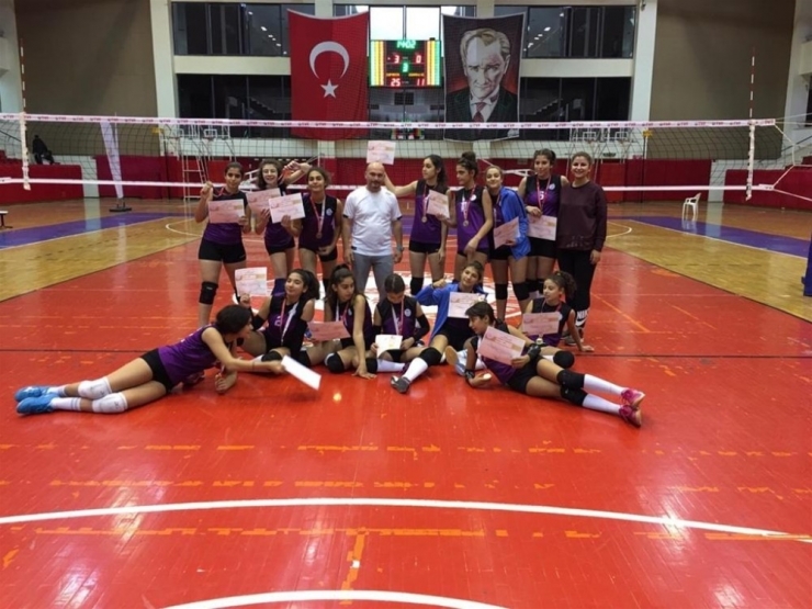 Isparta’daki Voleybol Ana Lig Grup Müsabakalarında Çeyrek Final Vizesini Alan İller Belli Oldu