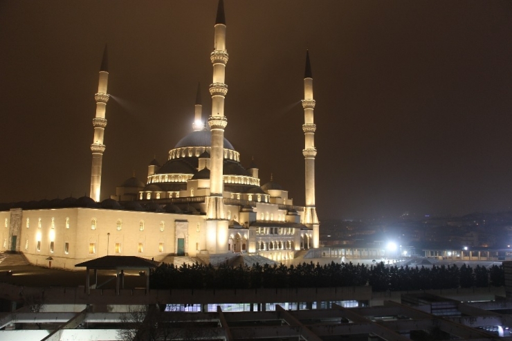 Başkent Sokaklarında Yoğun Sis