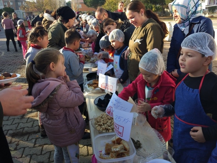 Okulda Pazar Kuruldu, Pazarcılar İse Öğrenciler Oldu