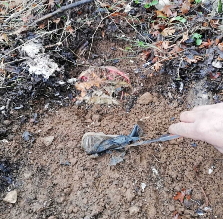 Teröristler Vatandaşın Geçtiği Yola Patlayıcı Tuzaklamış