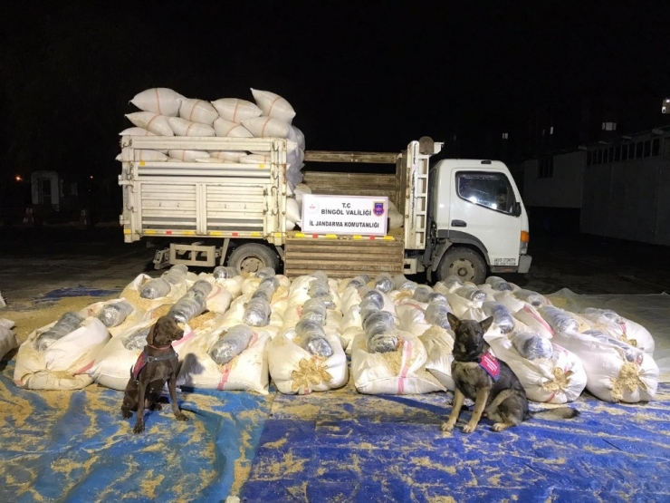 Jandarmadan Film Gibi Operasyon, 330 Kilo Toz Esrar Ele Geçirildi