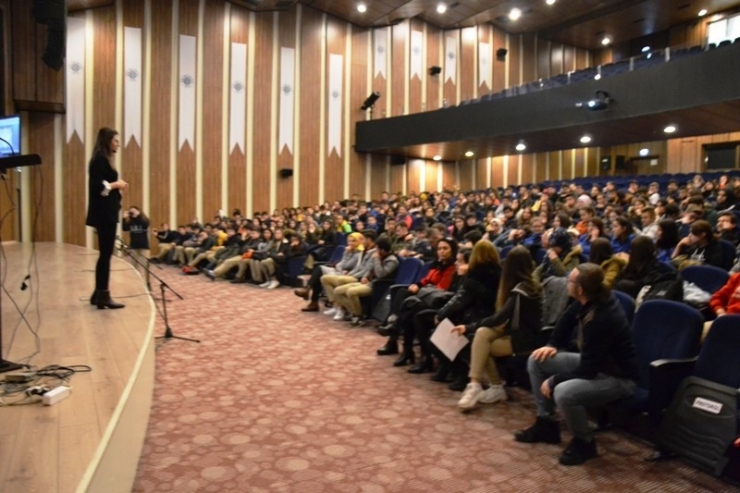 Lise Öğrencilerine Sağlık Beslenme Konulu Eğitim Verildi