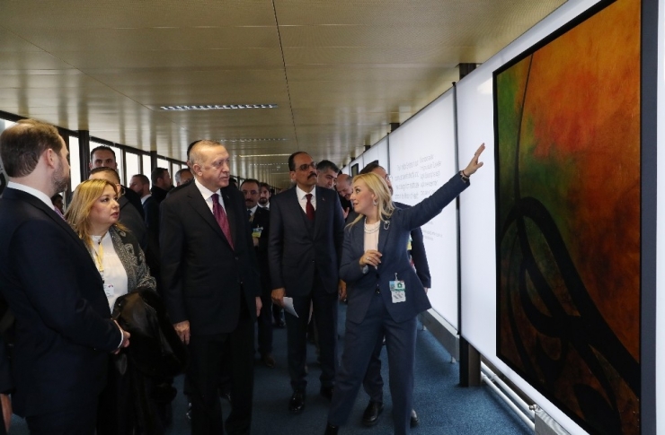 Cumhurbaşkanı Erdoğan,"hayat Devam Ediyor, Sanat Devam Ediyor" Sergisini Gezdi